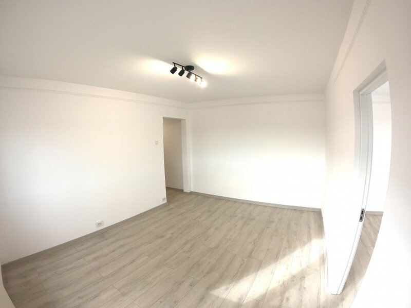 Giurgiu, apartament modern, bloc reabilitat, zona si pozitie ideala - totul nou